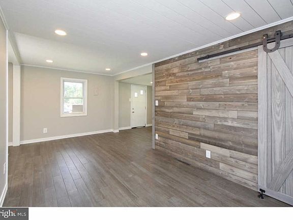 5th image of 2504 Walnut Ave