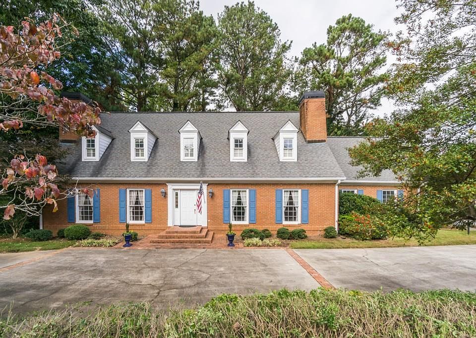 1st image of 445 Riverhill Dr