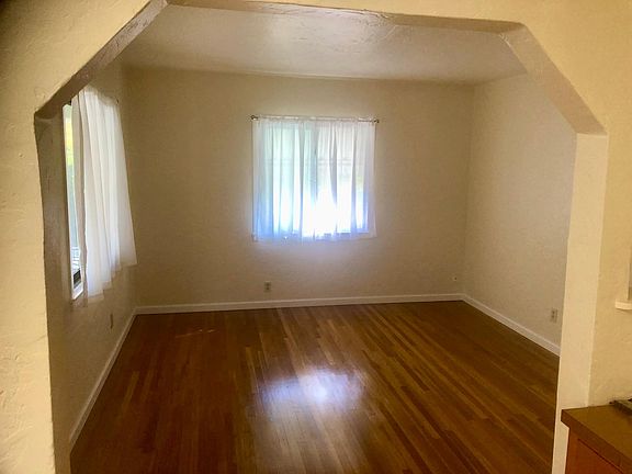 4th image of 824 1/2 9th Ave