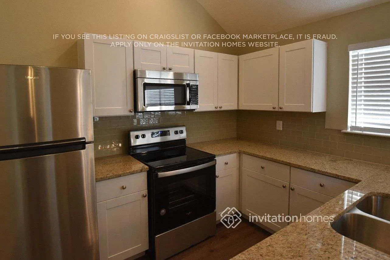 934 Ramblewood Dr Lewisville, TX 75067 — Photo 4