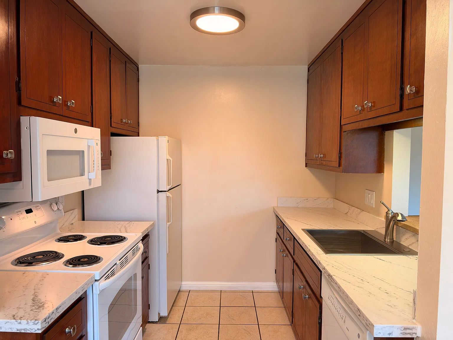 2019 Parrott Dr — Photo 2