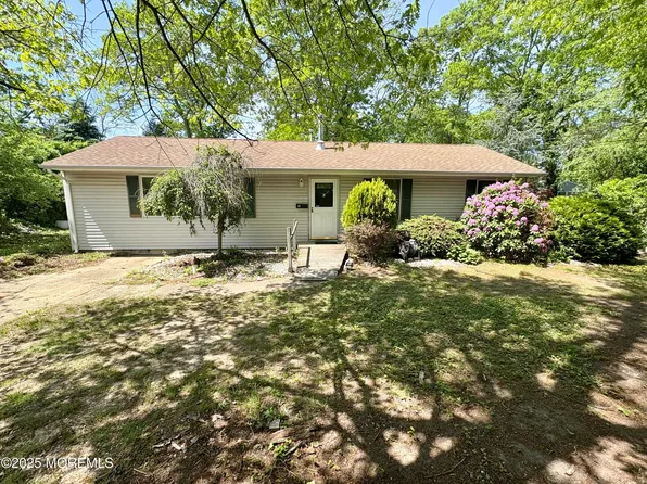 28 Chain Boulevard, Bayville, NJ 08721
