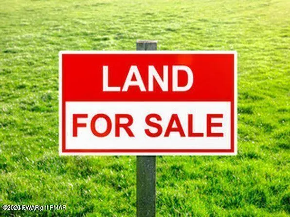 158 Pickerel Ln, Greentown, PA 18426