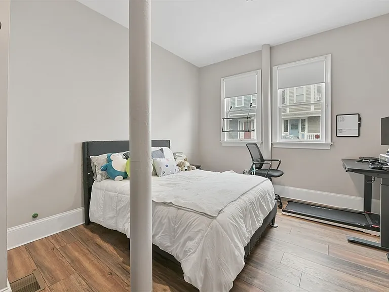 467 E 8th St #1A — Photo 14