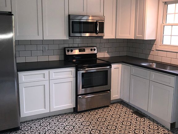 Brand new eat-in kitchen.