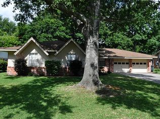 1904 Raintree St, Baytown, TX 77520