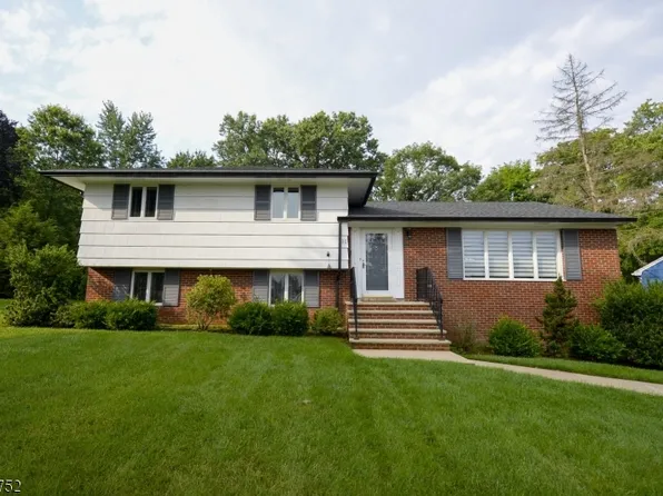 11 De Young Dr, Little Falls Twp., NJ 07424