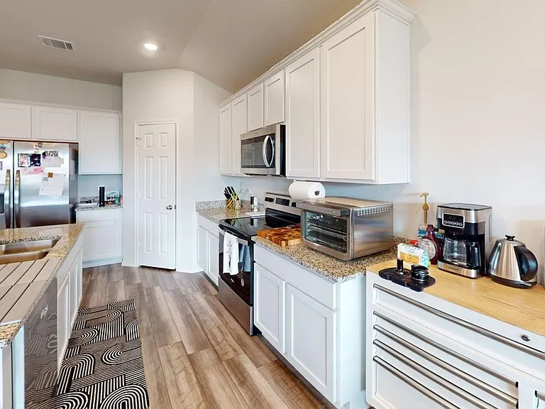 10016 Avendesora Rd — Photo 4