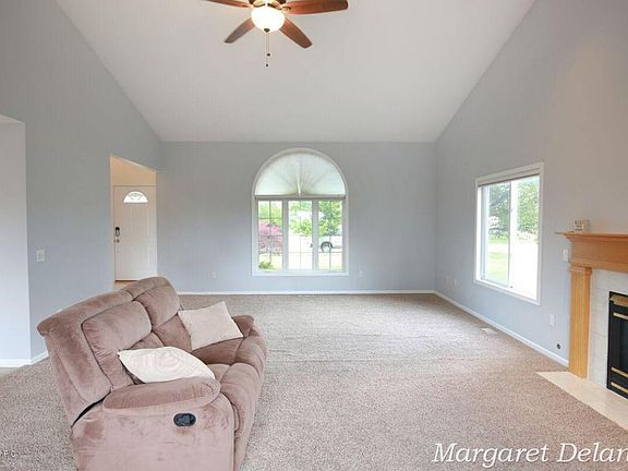 5th image of 2118 Hartman Ct SE