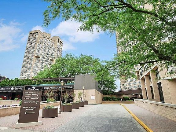 3rd image of 7004 Boulevard E #7C