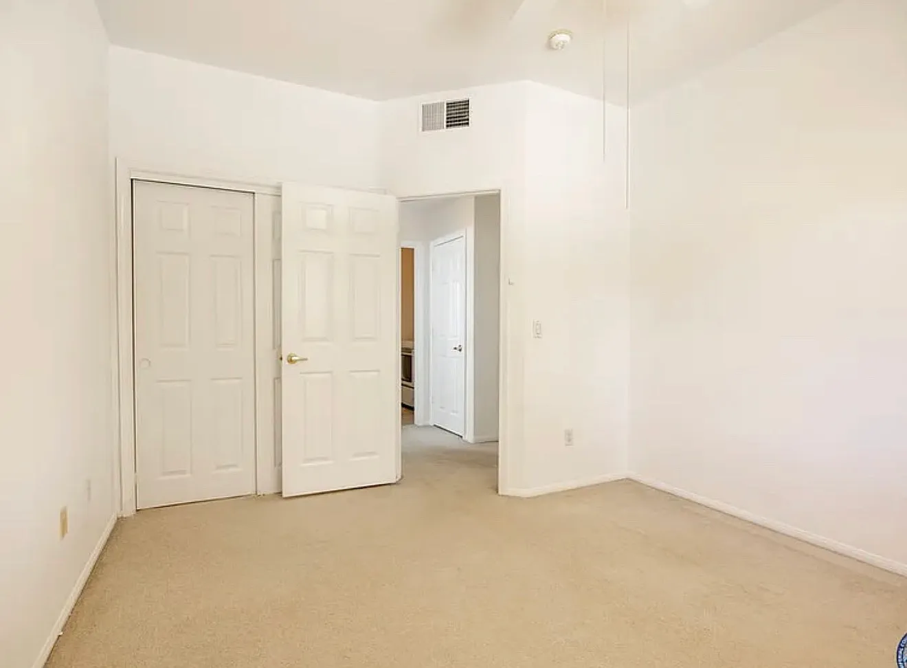 999 Manzanita Dr — Photo 2