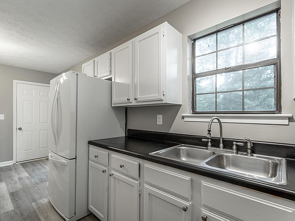 2nd image of 470 Selman Ave