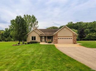 8924 McGregor Rd, Pinckney, MI 48169
