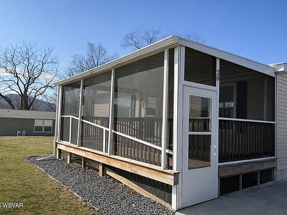 2nd image of 20 Avis Manor Cir