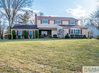 10 Markus Dr, Kendall Park, NJ 08824