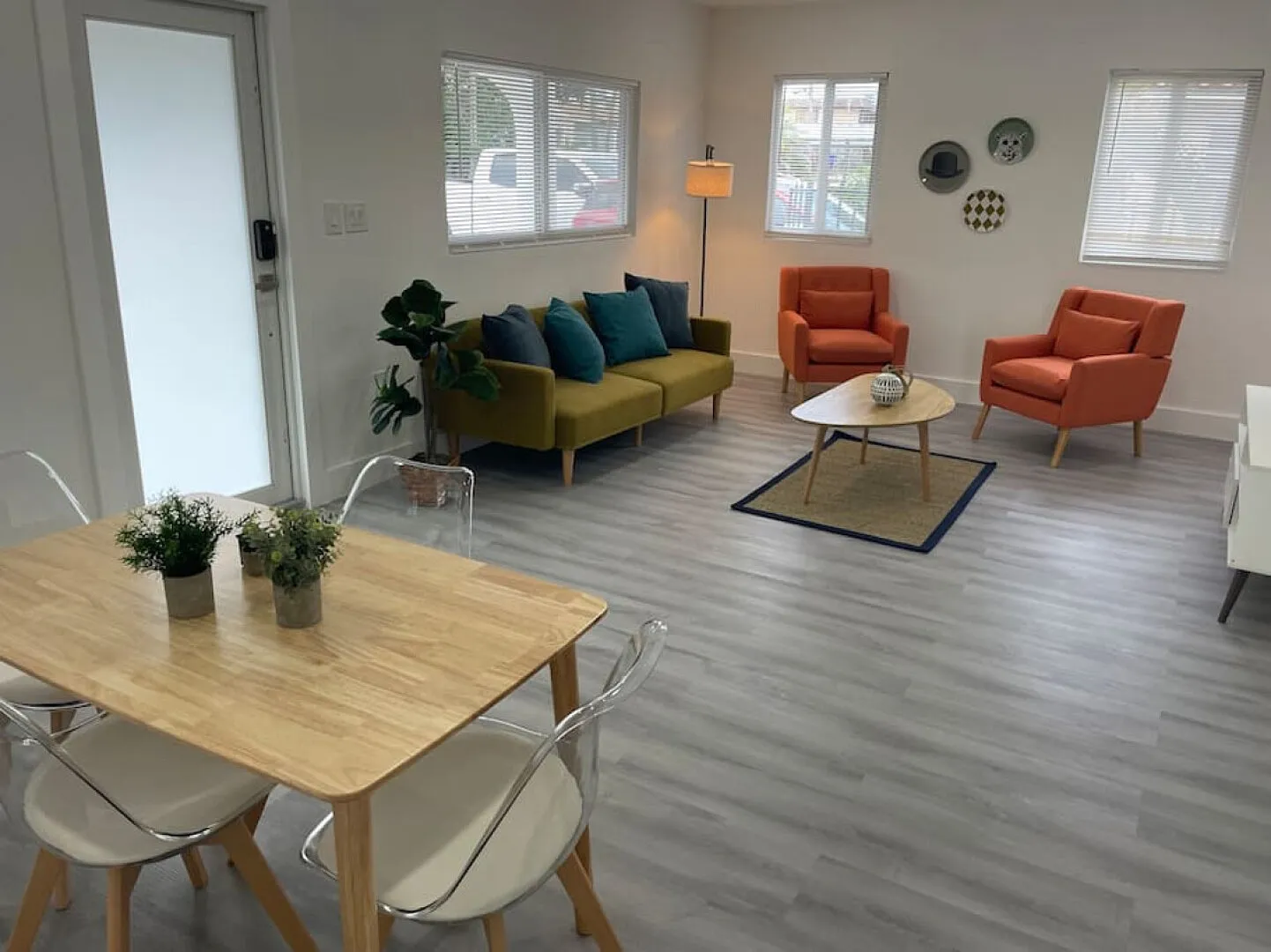 2800 SW 21st Cozy & Spacious House w/parking — Photo 4