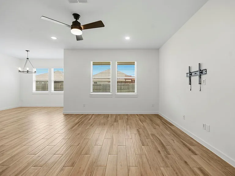 8427 Bay Ridge Cir — Photo 7