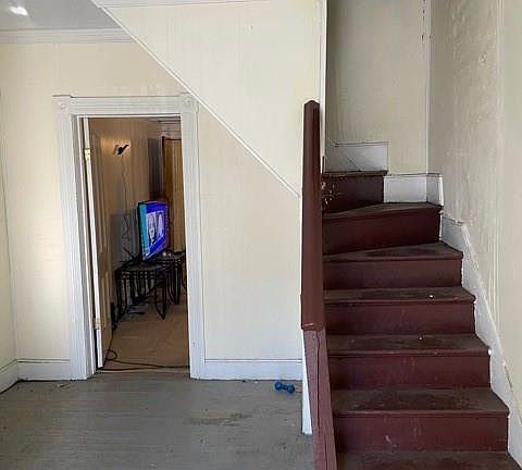 4th image of 317 W West St