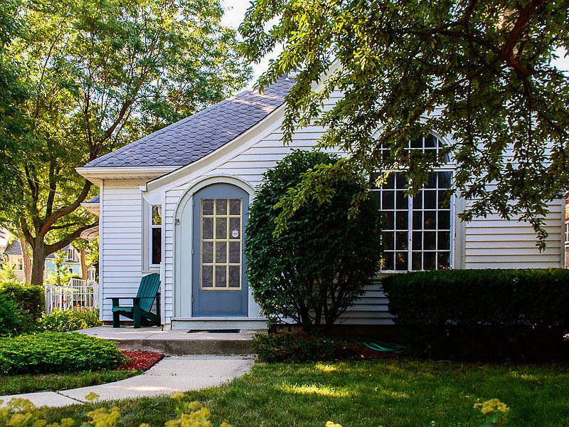 1st image of 2367 E Fernwood Ave