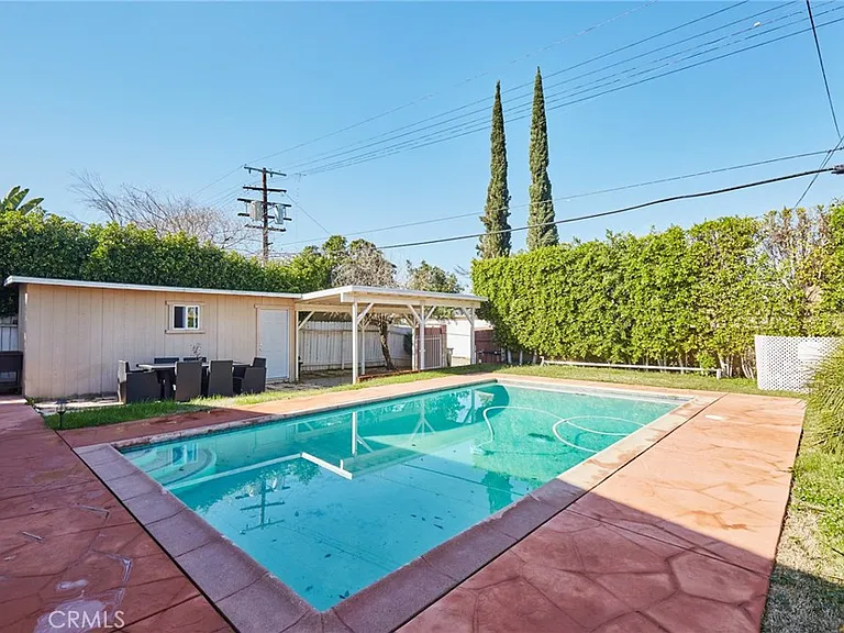 17827 Burbank Blvd — Photo 19