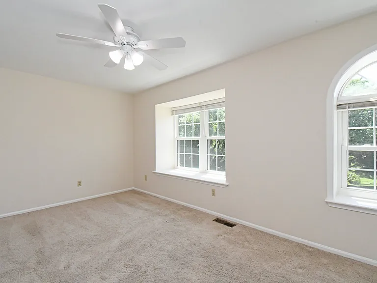 2489 Hillendale Dr — Photo 36