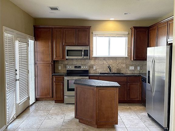 4th image of 30627 Saint Andrews Dr