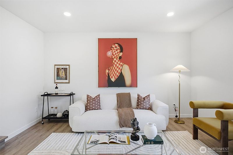 4th image of 5614 Norpoint NE