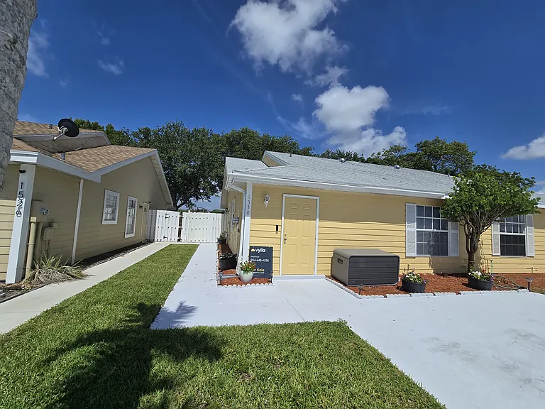 1530 Royal Forest Ct — Photo 34
