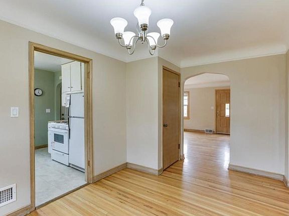 3rd image of 5624 33rd Ave S