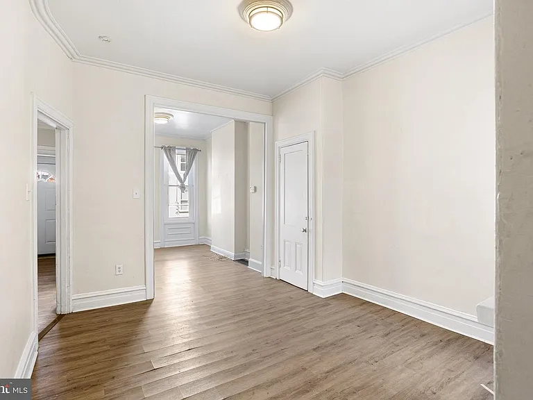 2420 W Jefferson St — Photo 5