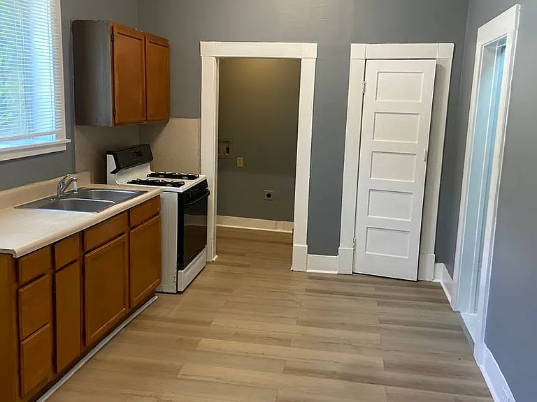 2812 Beacon Ave — Photo 4