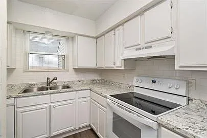(ACH Cis) McMillan St (Units 1 - 6) - 2522 — Photo 11