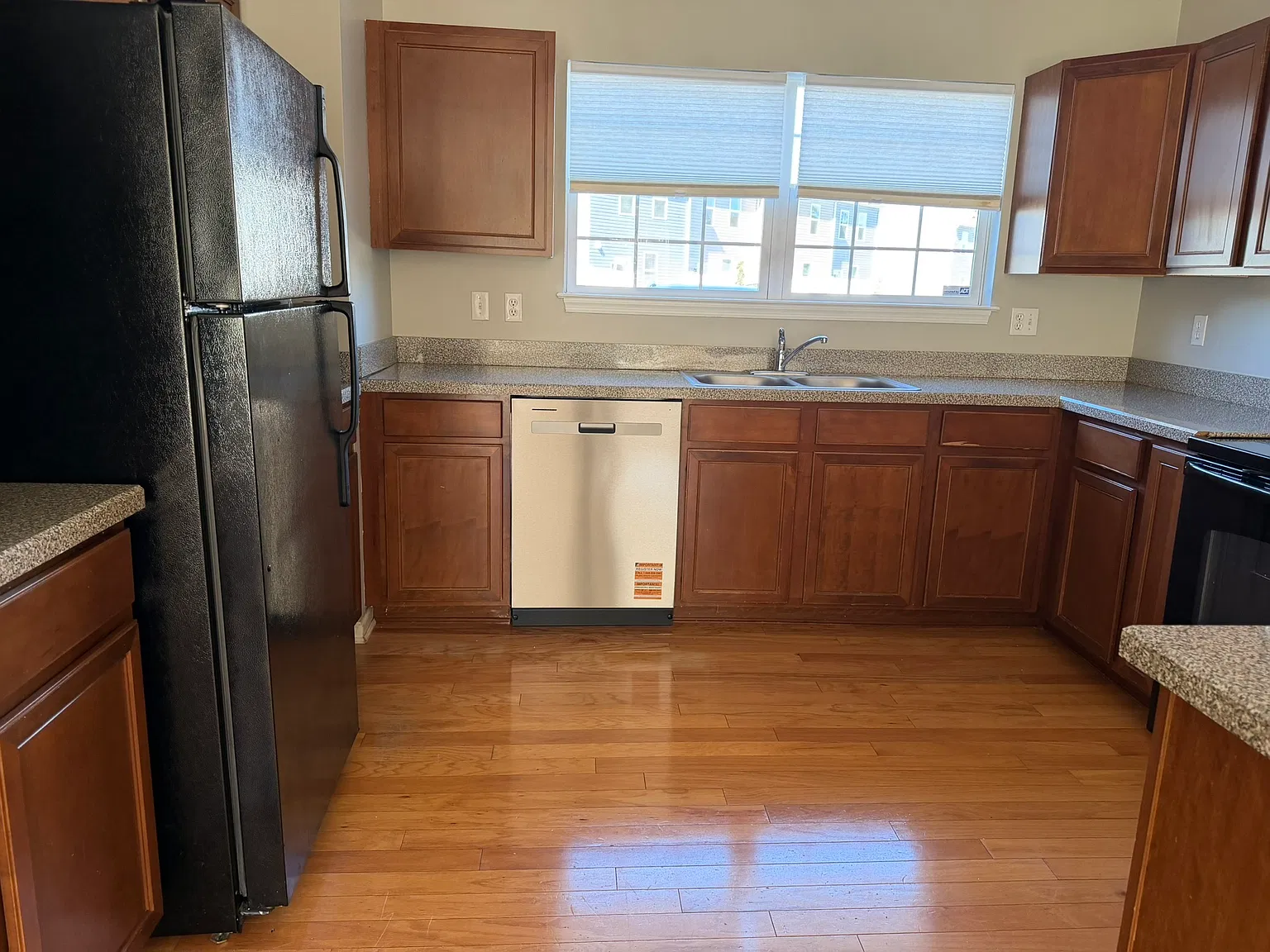 3 bed, 2.5 bath, 1489 sqft, $1,800 — Photo 2