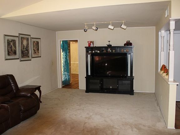 5th image of 106 Mimosa St