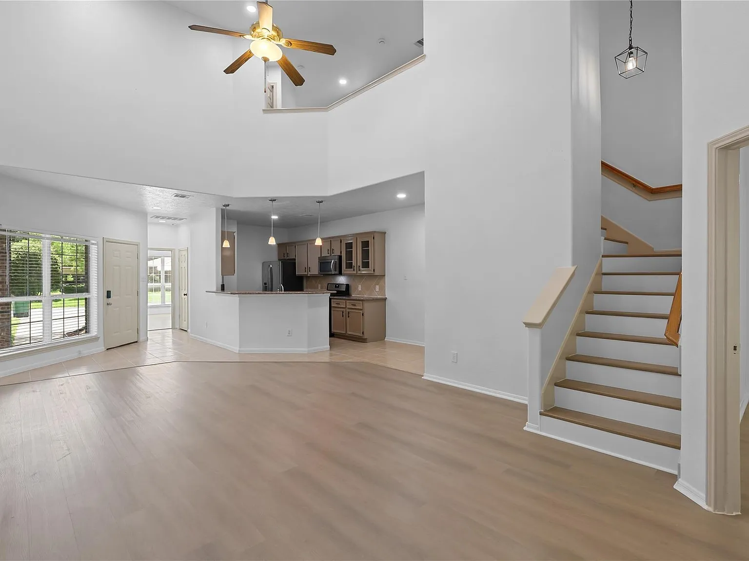4 bed, 2.5 bath, 1950 sqft, $2,100 — Photo 4