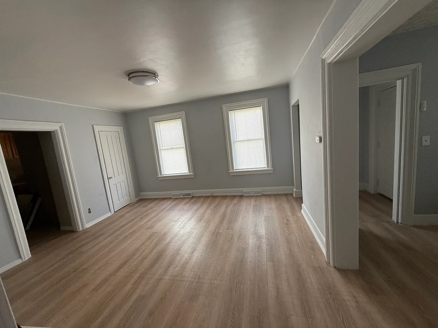 184 Caroline St — Photo 2