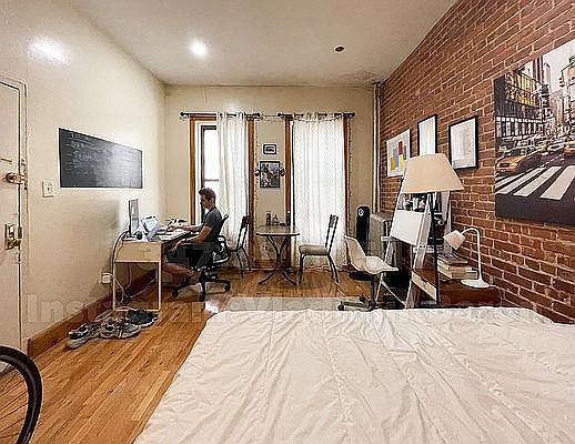 2nd image of 754 Park Pl APT 2