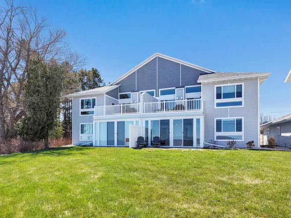 2622 Lake St, Algoma, WI 54201