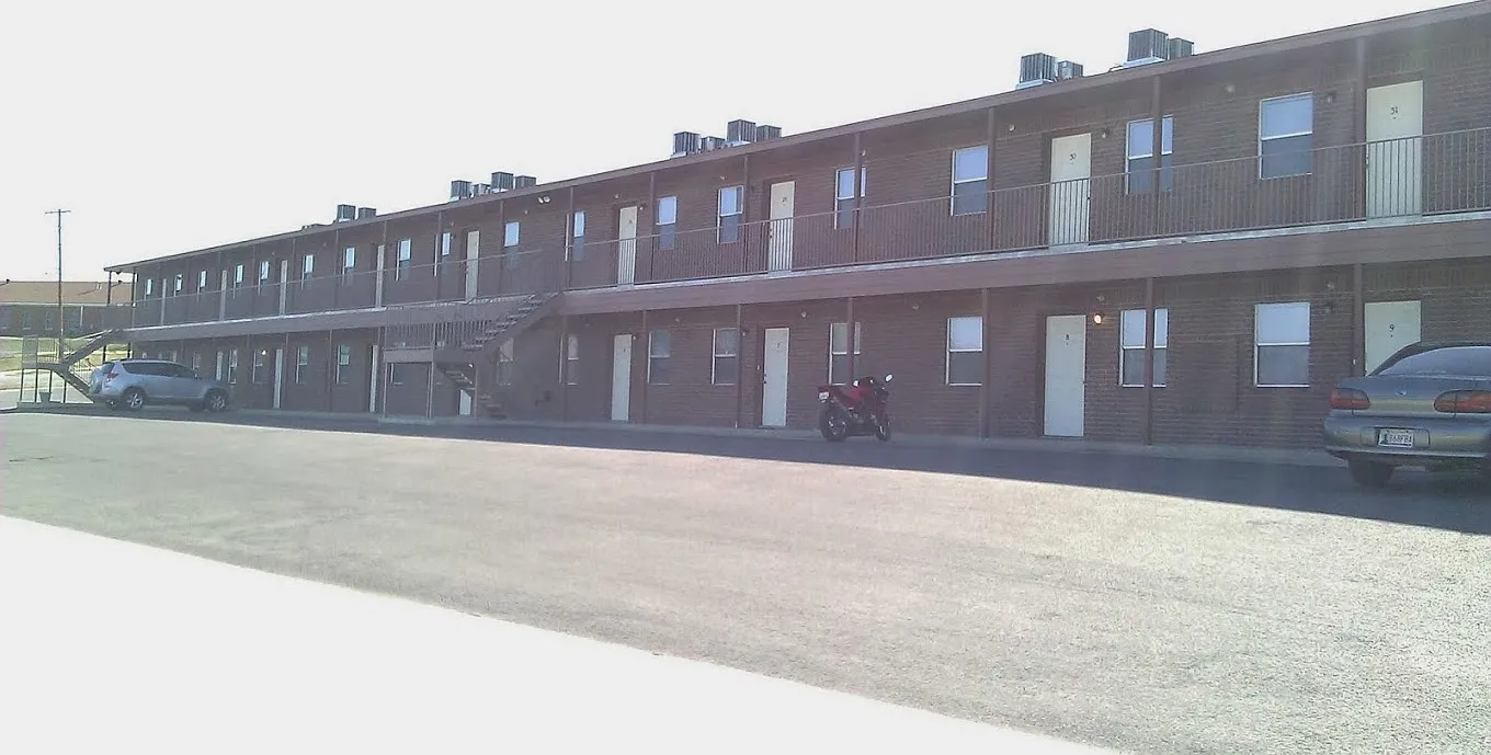 Bryce Avenue Apartments — Photo 2