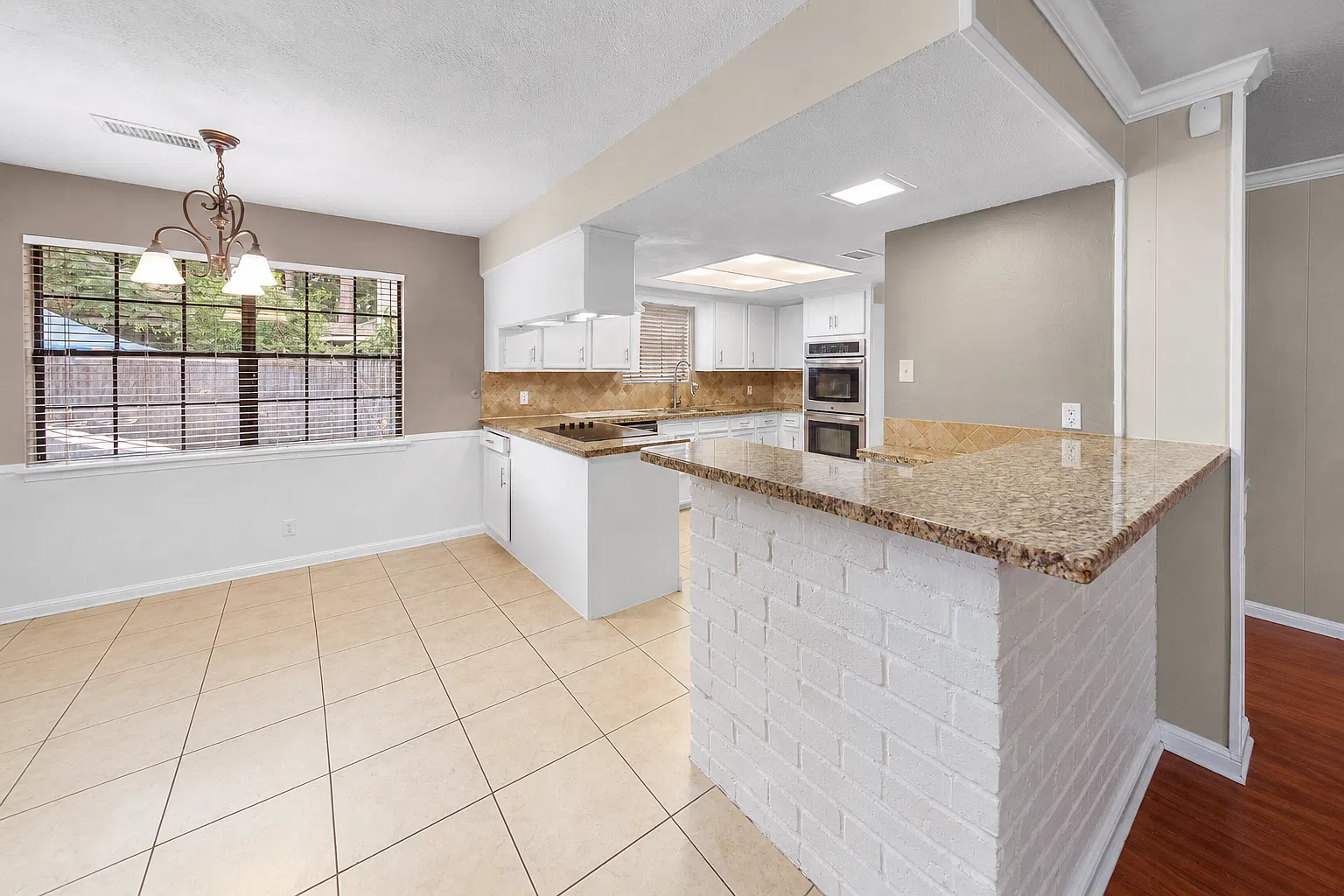5 bed, 2.5 bath, 3060 sqft, $2,750 — Photo 4
