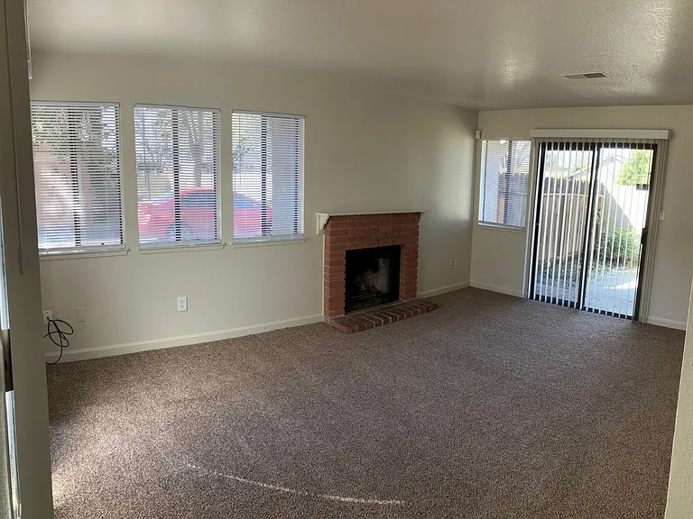 1244 W Roseburg Ave #D — Photo 2