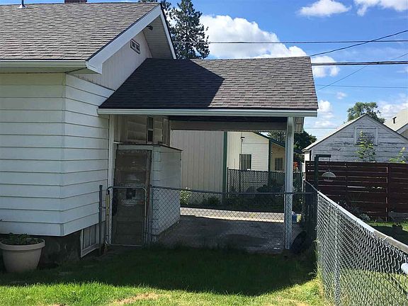 3rd image of 558 E Heroy Ave