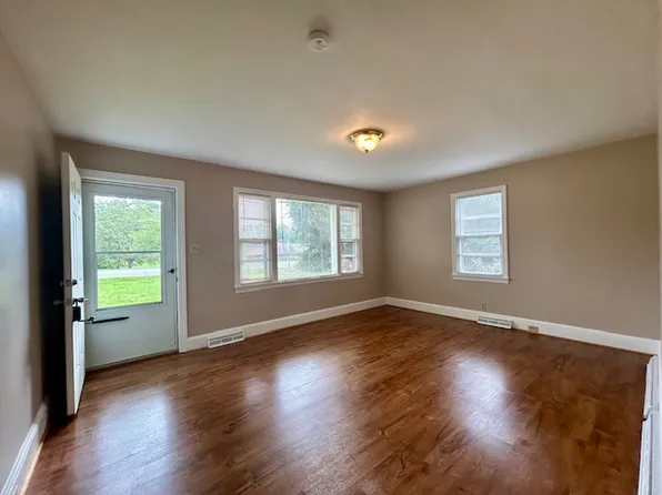 487 Old Hollow Rd #487, Winston Salem, NC 27105