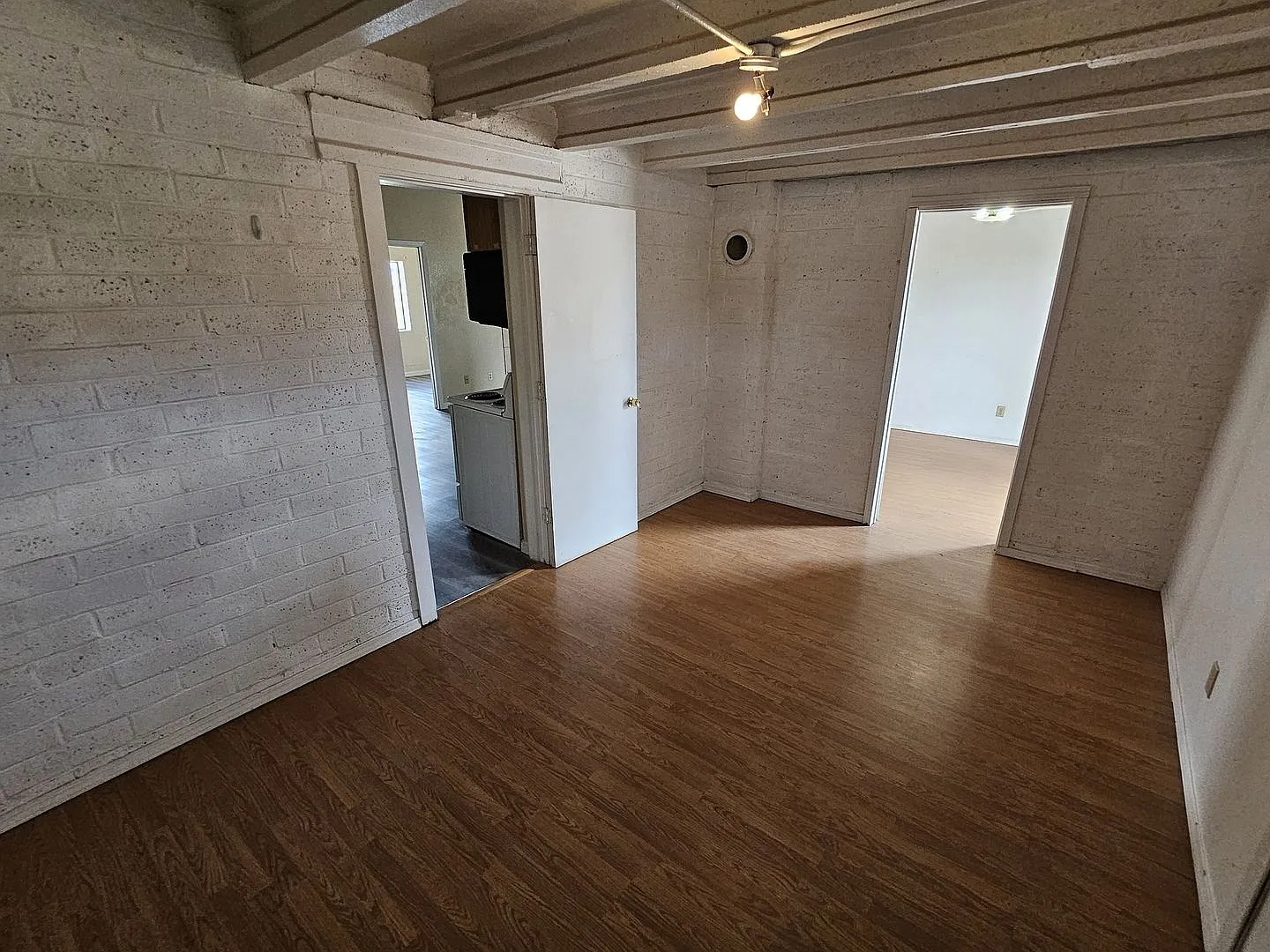 2 bedroom house on a ranch — Photo 4