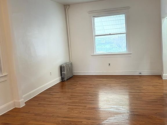4th image of 719 Hemlock St
