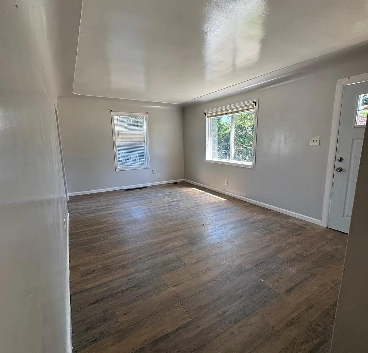 909 Meade St — Photo 2