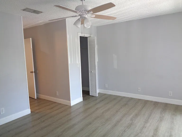 1917 NE 3rd St #103 — Photo 13