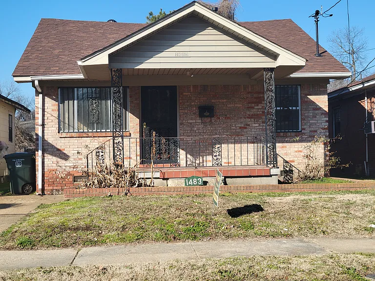 1483 Boxwood St — Photo 1