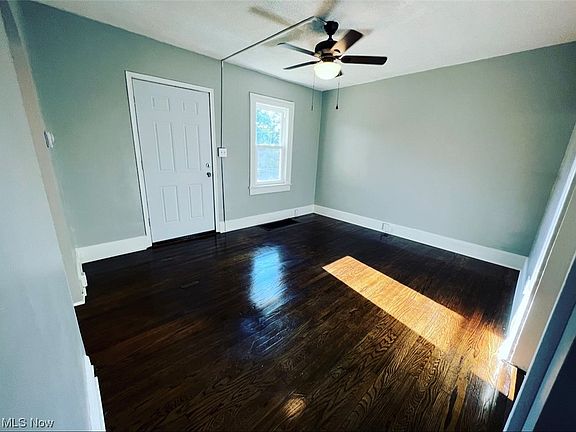 3rd image of 1343 Woodlawn Ave