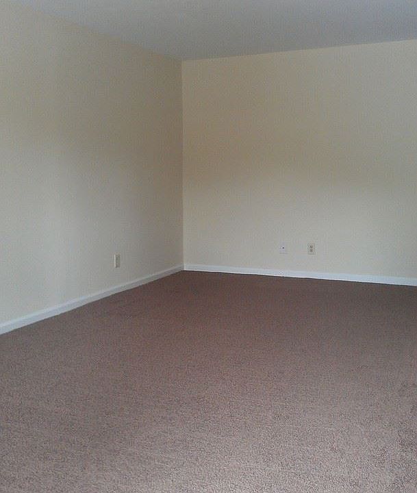 1st image of 1306 Garden Dr APT D